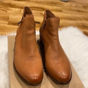 LUCKY BRAND Leather Zippered Booties